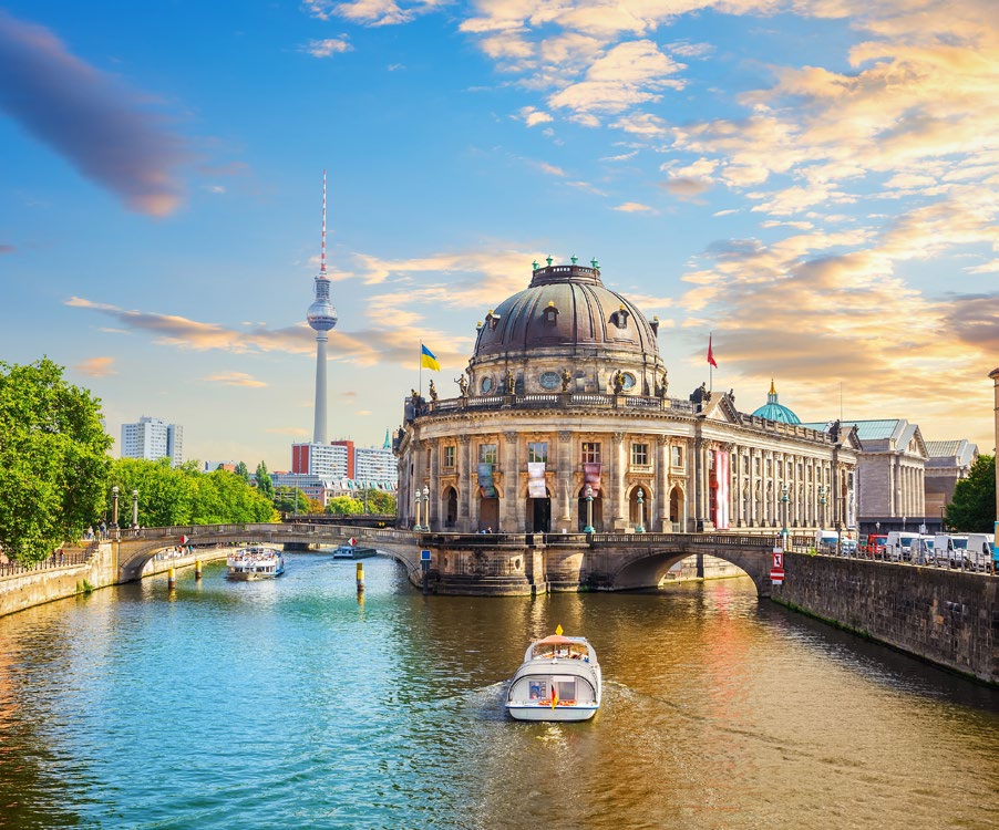 PARÍS, BERLÍN Y POLONIA